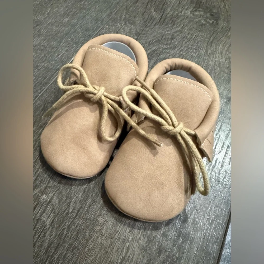 NEW baby moccasin shoes light tan brown size 4